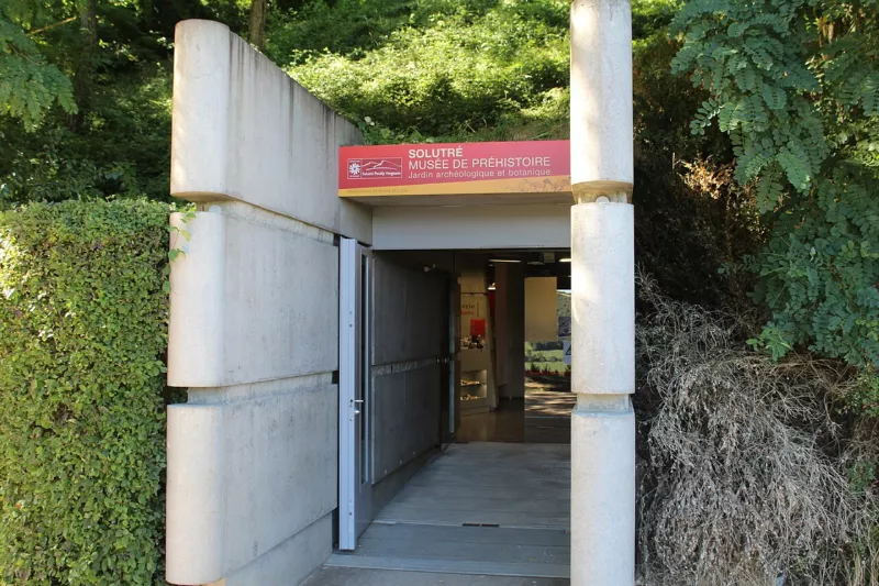 Entrée musée Roche Solutré 1