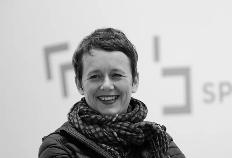 Frédérique Bertrand 39157 carré blanc