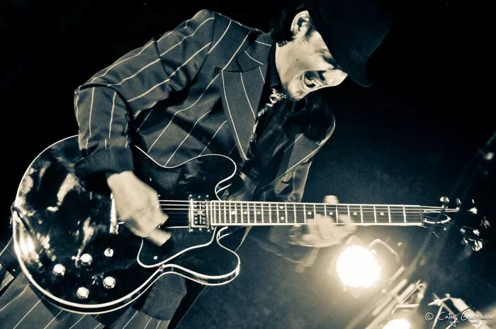 Mister Tchang & Easy Money en concert pour le Folk Club de Cahors avec de blues électrique