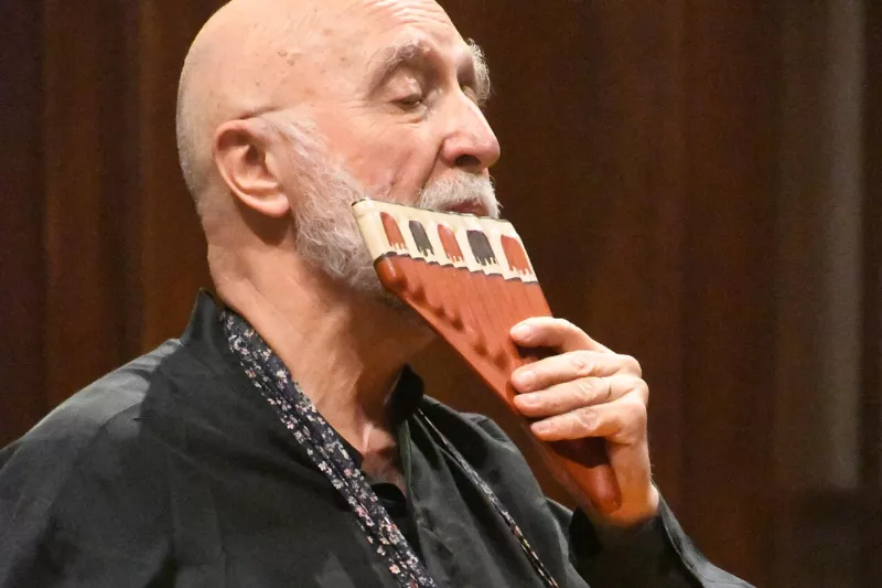 Pierre Hamon avec flûte de pan
