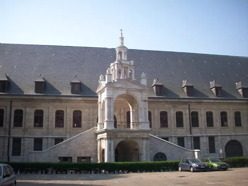 Halle aux Toiles