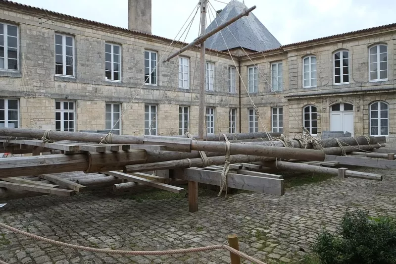 076 - Cour du musée de la Marine hôtel de Cheusses - Rochefort