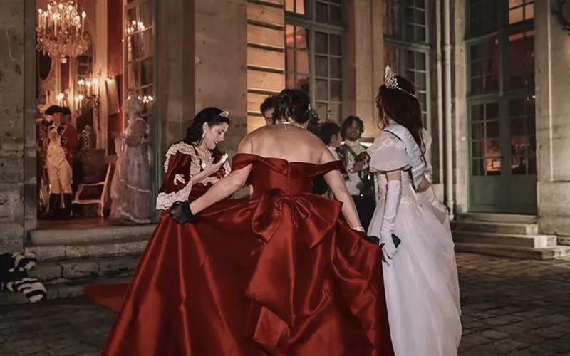 Le Salon des Miroirs accueille La valse des Vampires