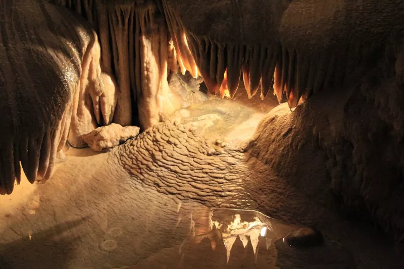 Cova de les Grans Canaletes