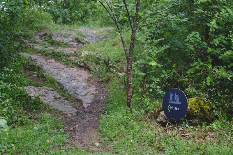 Abri préhistorique d'Aurignac - Chemin vers le musée - 2016-05-22