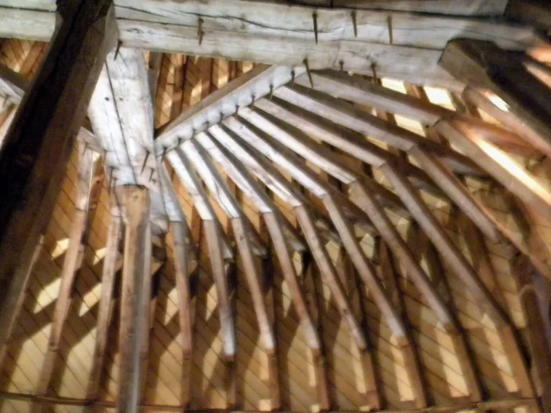 Marcigny musée de la Tour du moulin charpente (2)