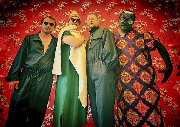 Guembri Superstar feat. Lova Lova & Emma Lamadji