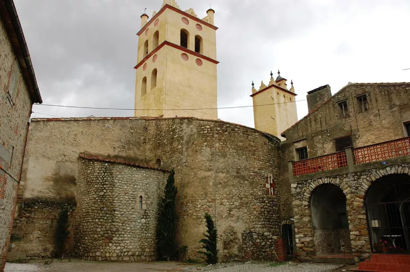 Sant Genís de Fontanes - Campanars i absis