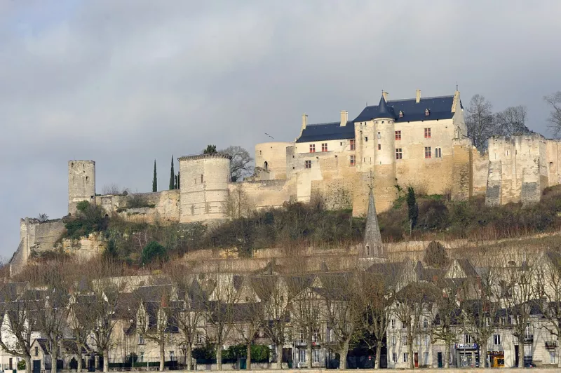 Château de Chinon vu de la Vienne