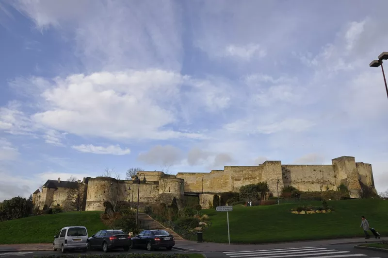 Façade sud du château de Caen
