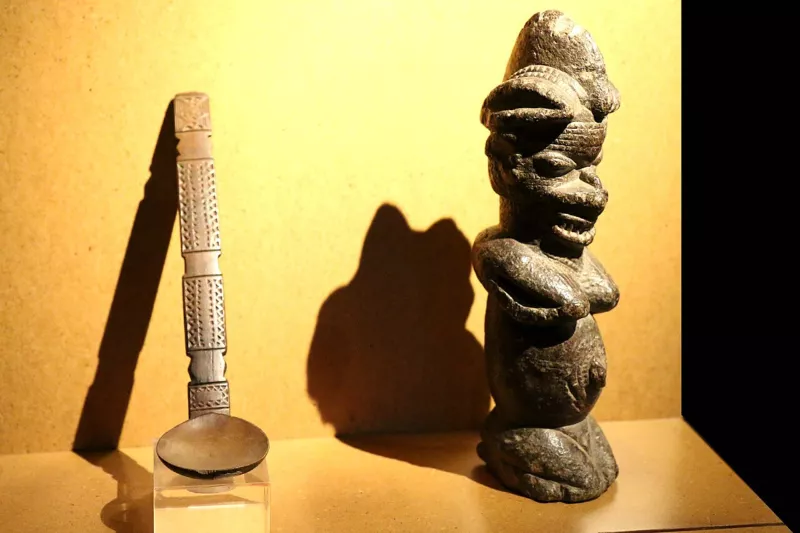 MAAOA-cuillère et statuette Kissi