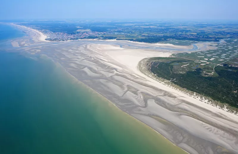 Aerial image of Baie d'Authie (view from the southwest)