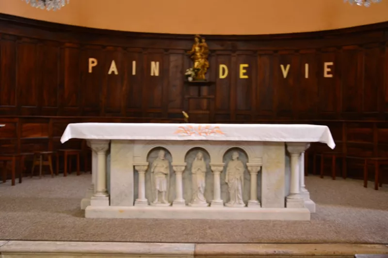 Bourdeaux - église autel