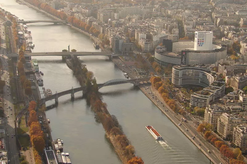 Front de Seine & La Seine avec Ile aux Cygnes (17063544518)