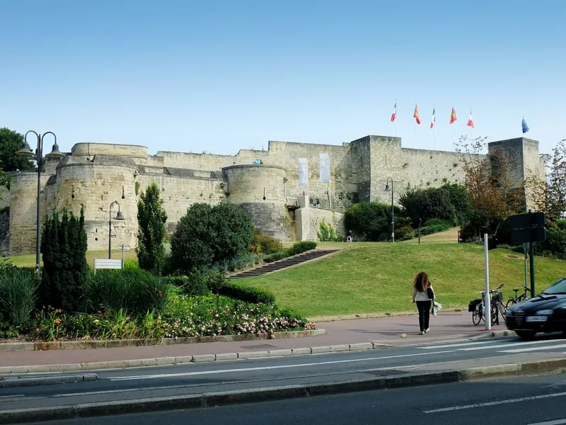 Chateau de Caen01
