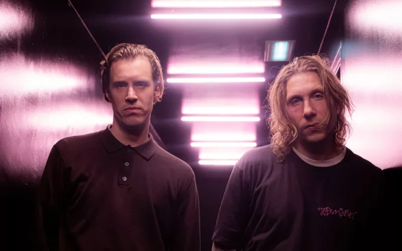 Loke Rahbek et Frederik Valentin A/V + Vina Konda A/V