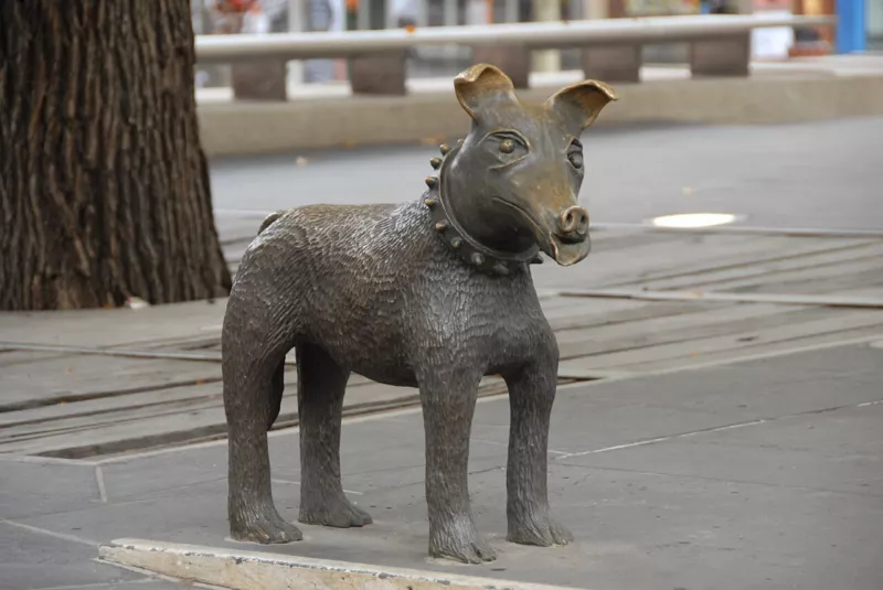 Irving Bronze Sculpture Larry La Trobe 1992 1996 a