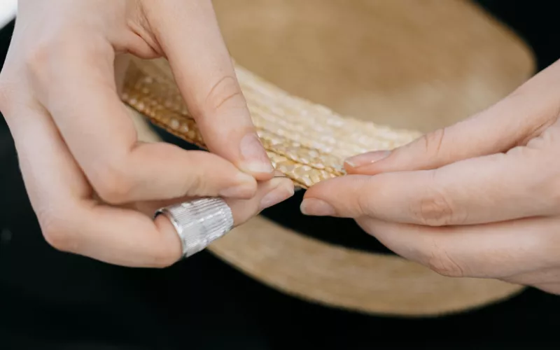 Expo à la Galerie du 19M : « Métamorphoses, les chapeaux de Maison Michel »
