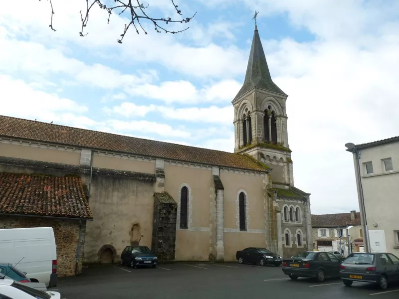 3 place de l'Eglise, Massignac (16)