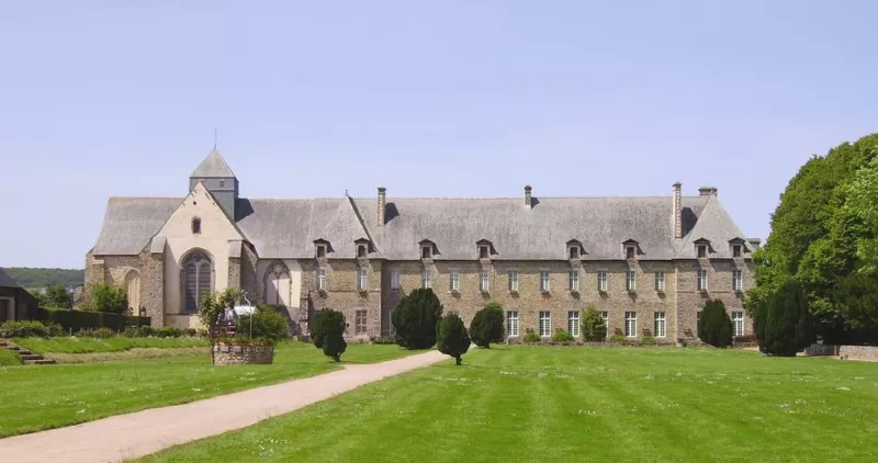 Paimpont(maison abbatiale façade)