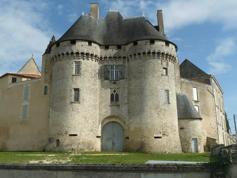 Barbezieux castle1