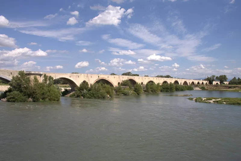 Pont médiéval Pont-Saint-Esprit FRA 001