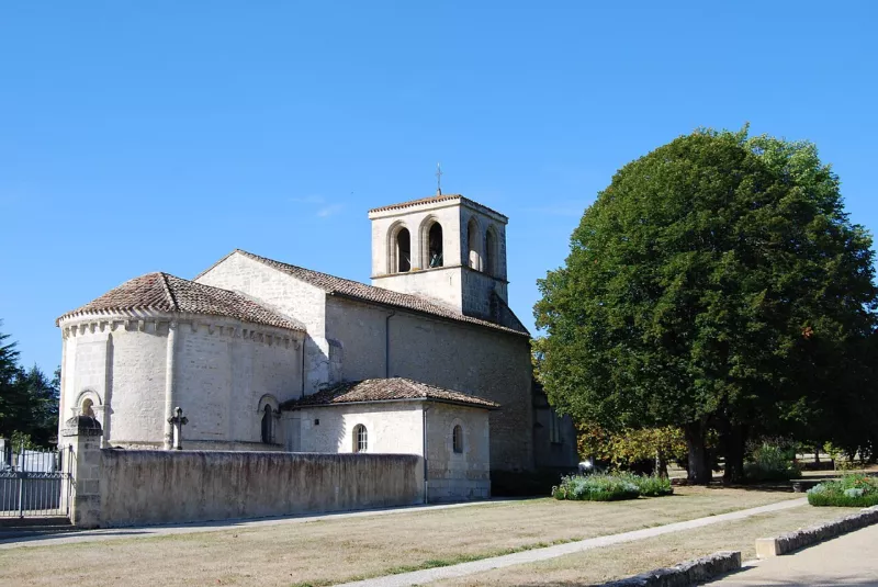Parking de l'église Romane