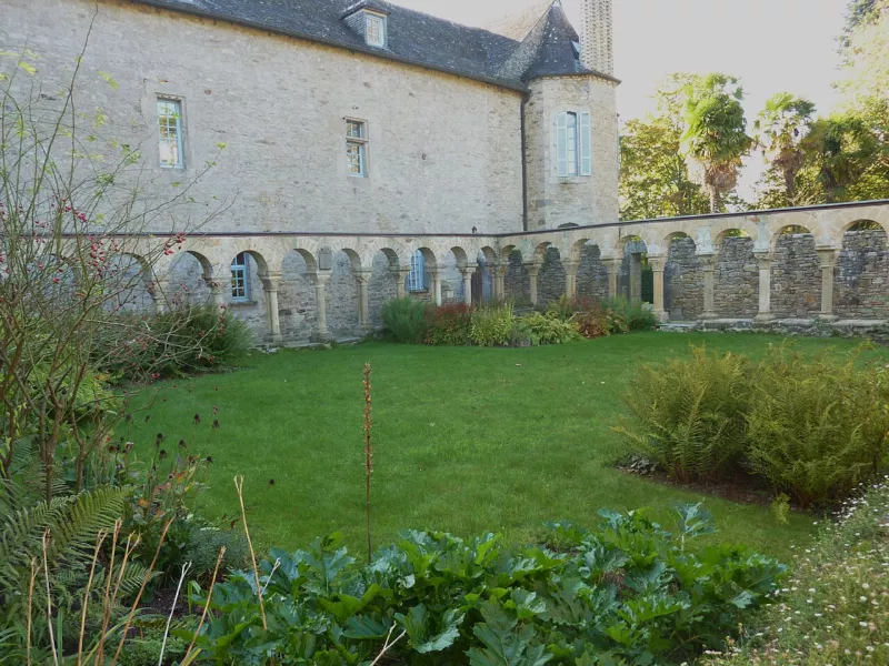 062 Abbaye de Daoulas Le cloître