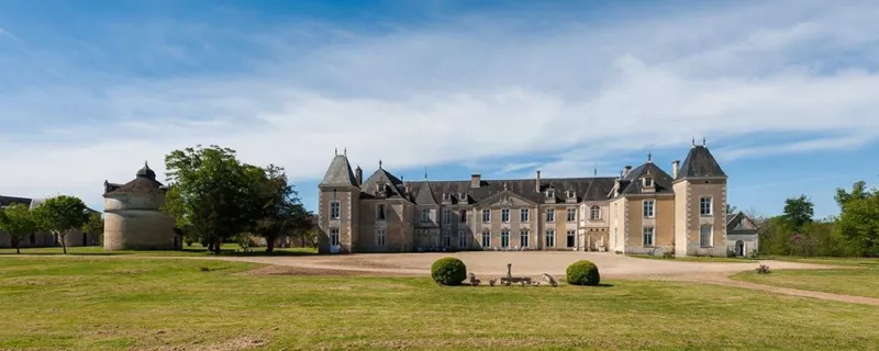 Château de Panloy et pigeonnier
