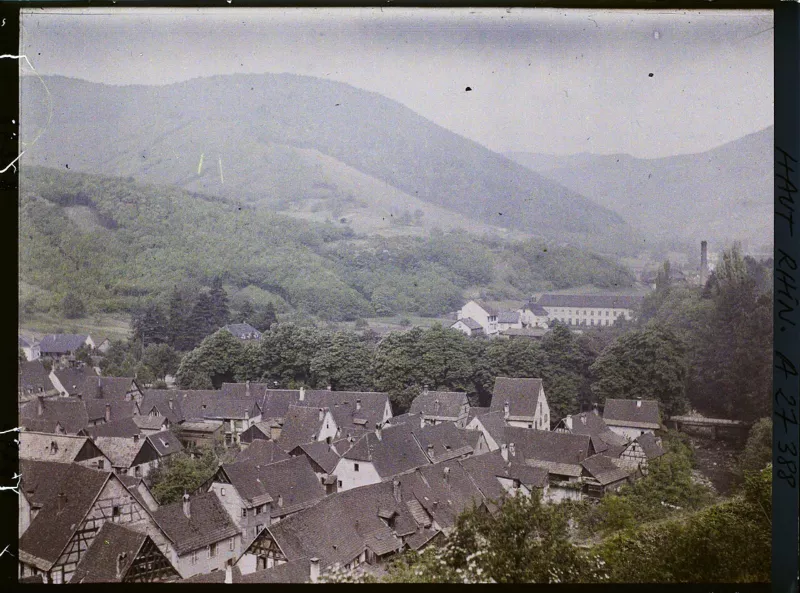 France, Kaysersberg, La Vallée de la Veiss vers l'amont - vue prise du Chau de Kaysersberg - A27388