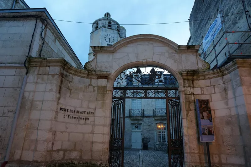 Entrée échevinage 03782