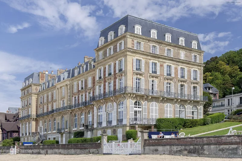 Hôtel des Roches Noires (52155440368)