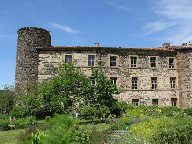 Vue de l'abbaye de Pébrac