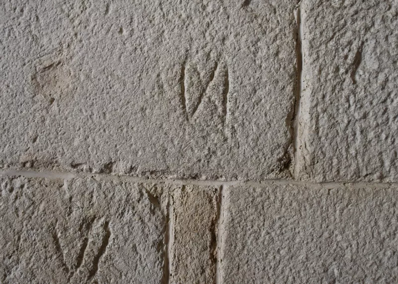 Château de Dinan - Marque de tâcheron B
