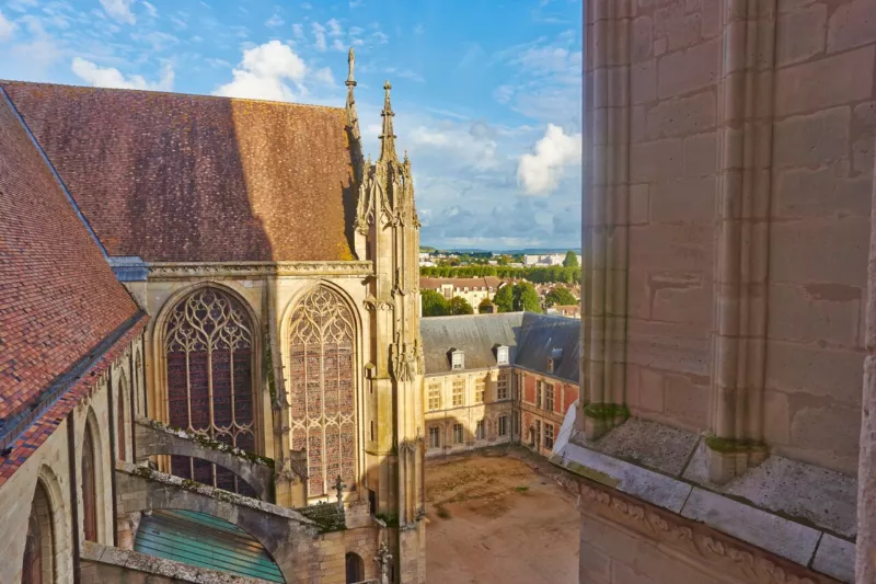 Cathédrale Saint Etienne de Sens - Cour sud