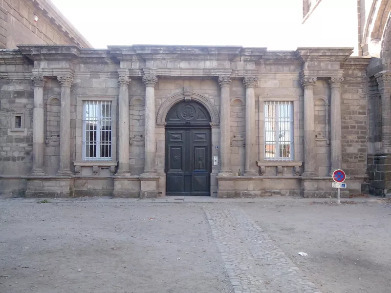 Palais épiscopal (façade, place du For)
