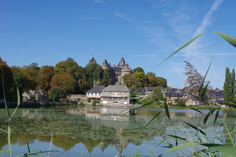 Au bord du lac de Combourg