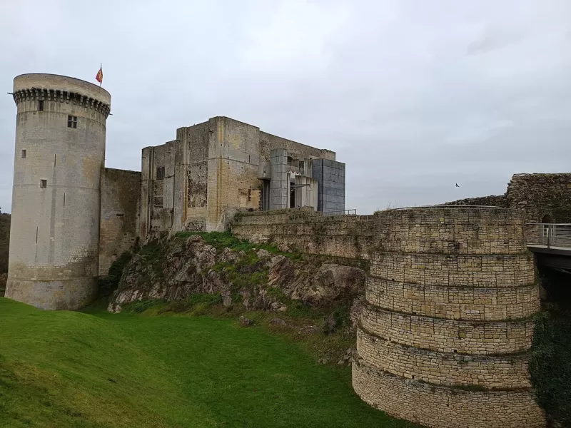 20241110 chateau falaise face1