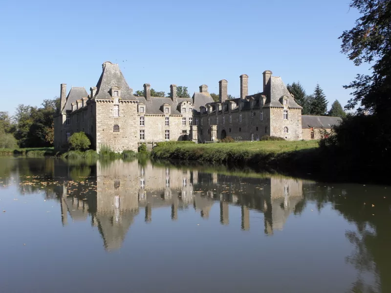 Saint-Brice-en-Coglès (35) Château du Rocher-Portail 01
