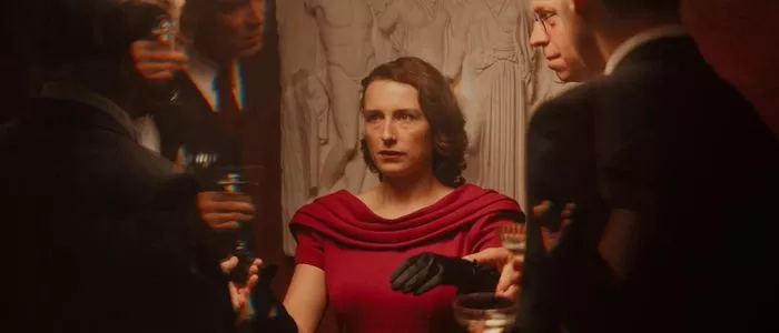 GIFF | PROJECTION | WOMAN UNKNOWN