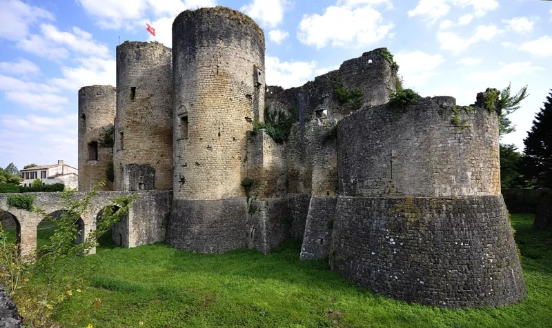 Villandraut (FR-33), Château