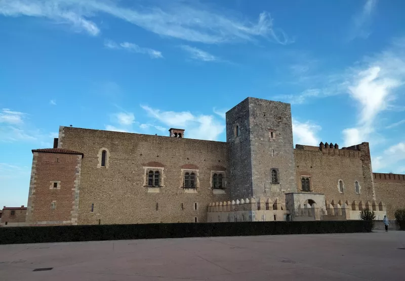 32 Palau dels Reis de Mallorca (Perpinyà), façana oest