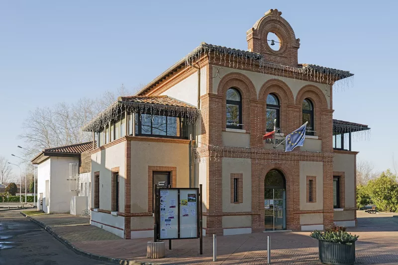 Parking de l'Espace Claude DUCERT derrière la Mairie de Labège 31670