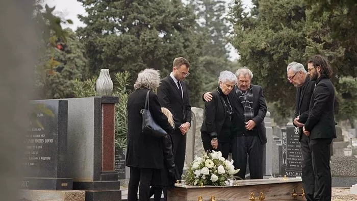 Face à la mort, la force du collectif