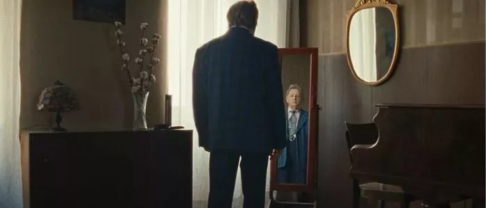 GIFF | PROJECTION | THE LONELIEST MAN IN TOWN
