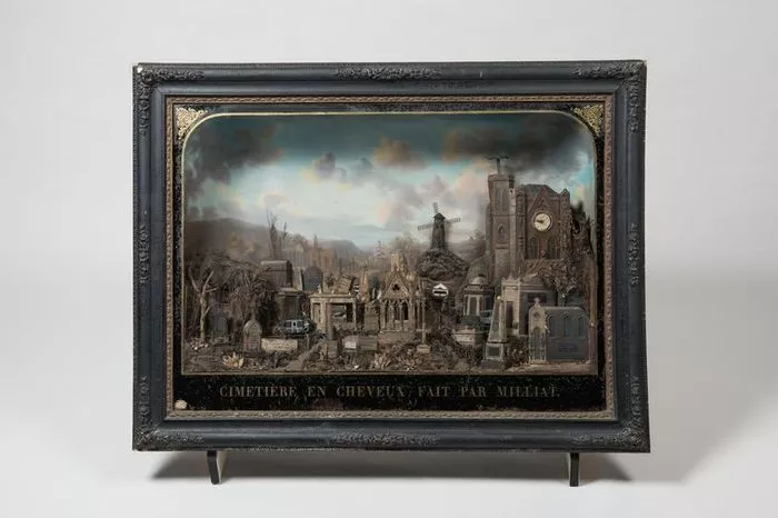 Exposition de l’œuvre « Cimetière en cheveux »