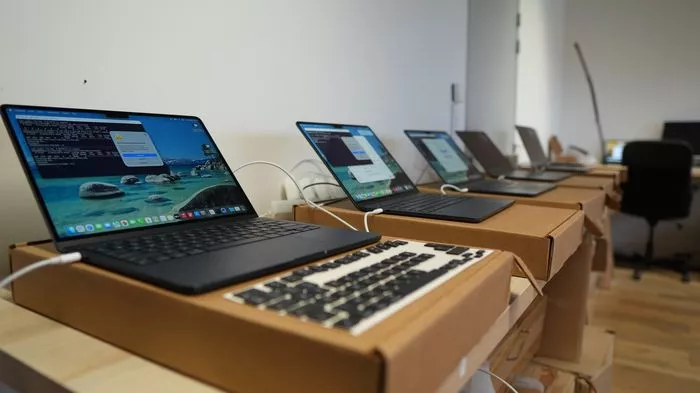 Visite de l'industrie du futur CYKERO - entreprise de Métariel informatique reconditionné