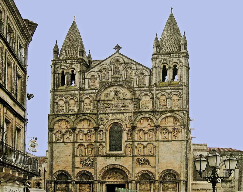 16-Angoulême-cathédrale-façade