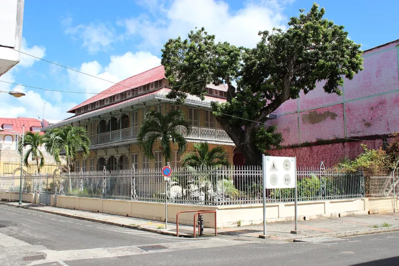 Musée Saint John Perse - Pavillon de la Ville