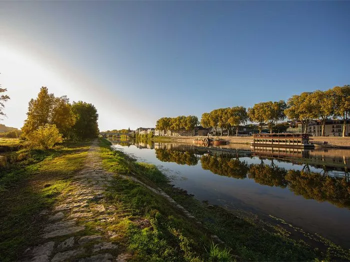 Port d'Orléans et commerce fluvial au fil des siècles